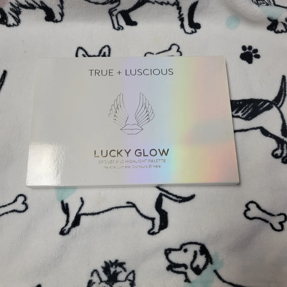NIB True + Luscious Lucky Glow Palette